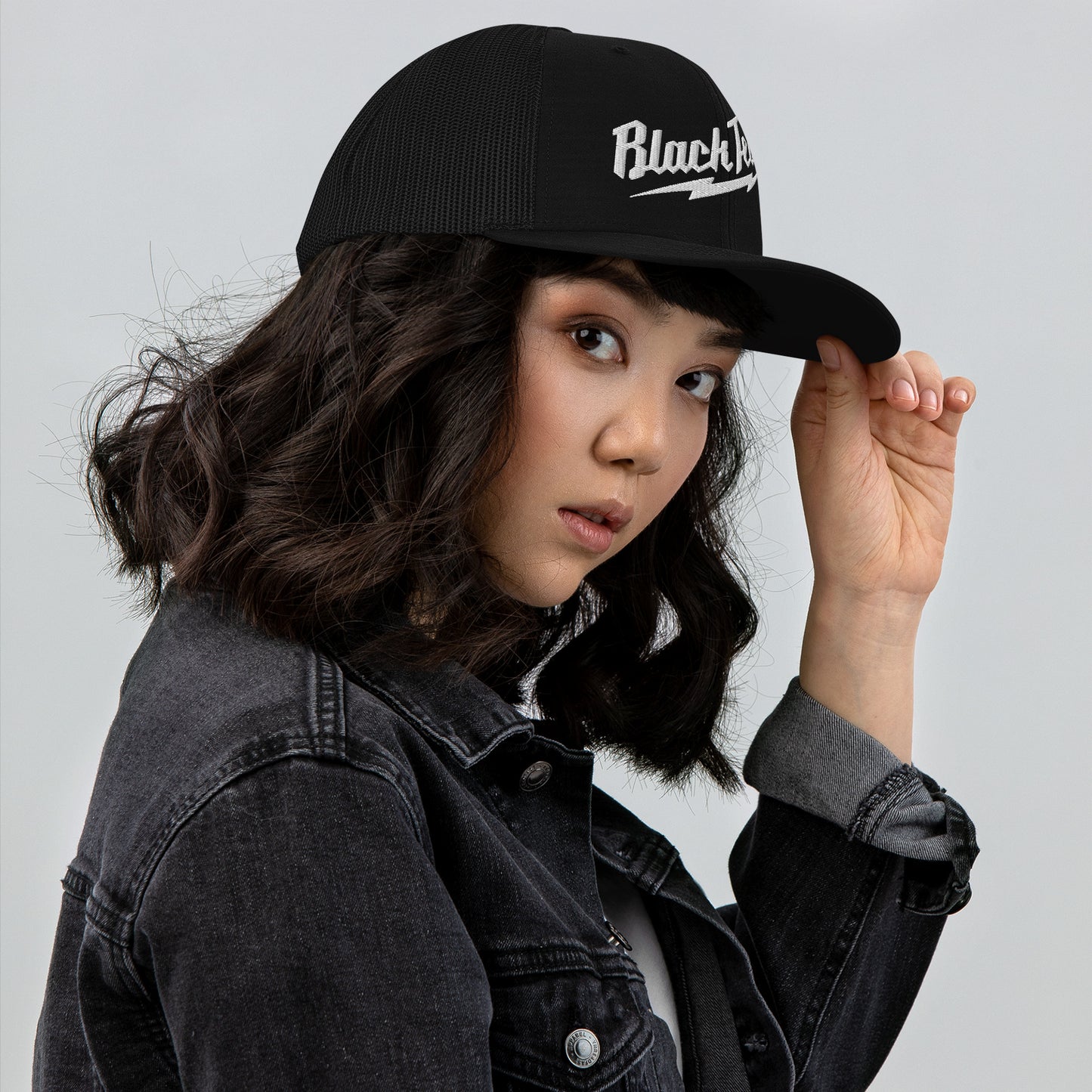 Black Collar Hat